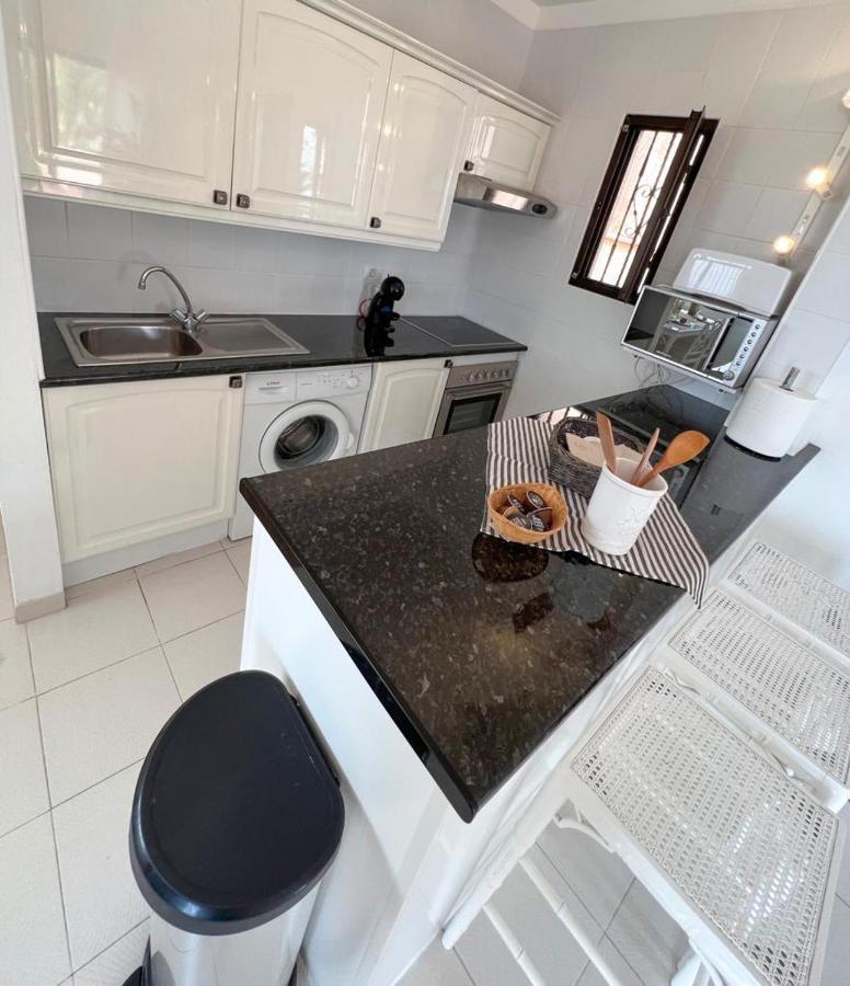 Paradise Seaview Apartment Адехе Екстериор снимка