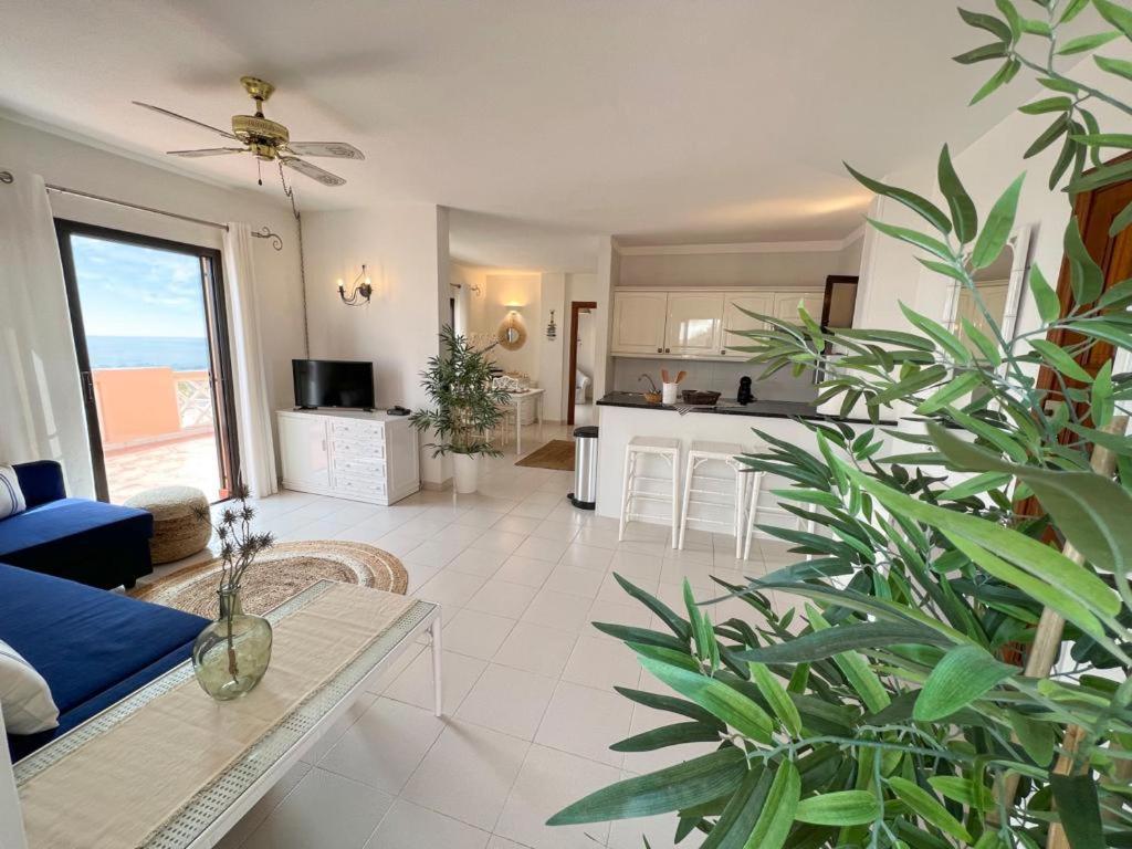 Paradise Seaview Apartment Адехе Екстериор снимка