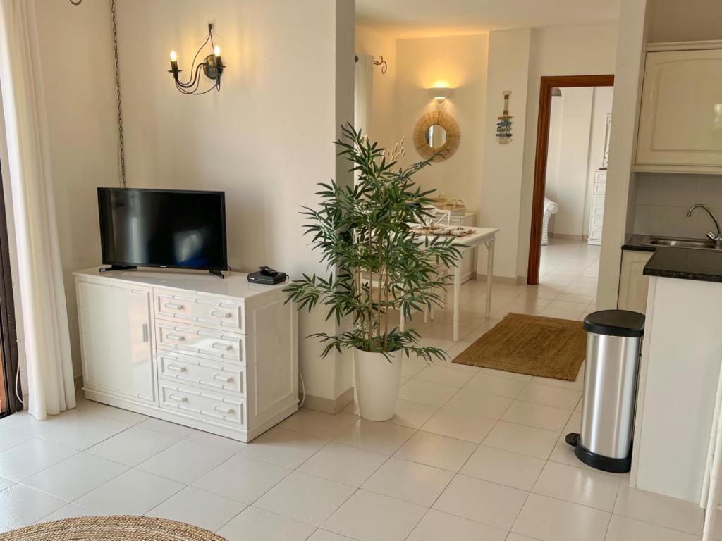 Paradise Seaview Apartment Адехе Екстериор снимка