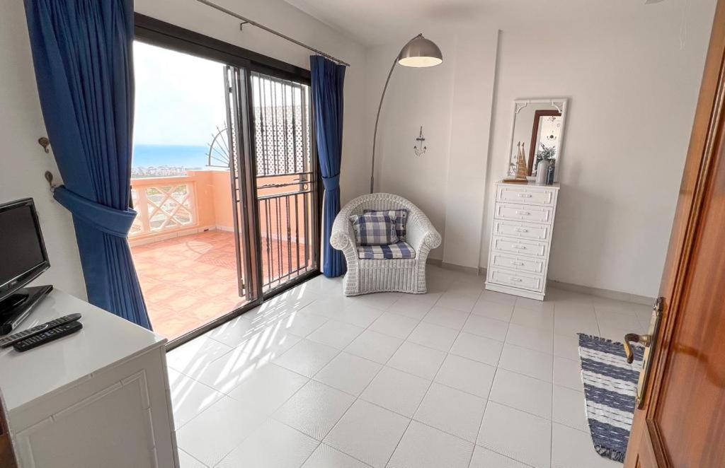 Paradise Seaview Apartment Адехе Екстериор снимка